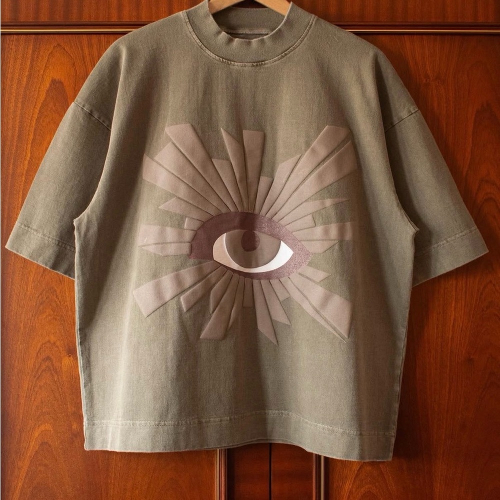 Graphic Eye Design Short Sleeve Tee